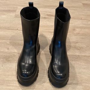 Black Platform Zara Boots (Good Condition)